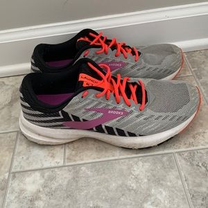 Brooks Launch 6. Size 7.5 Wide